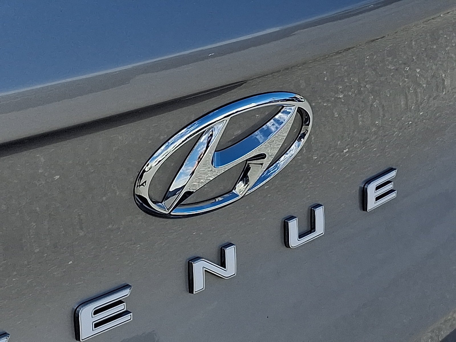 Certified 2025 Hyundai Venue SEL FWD image 31