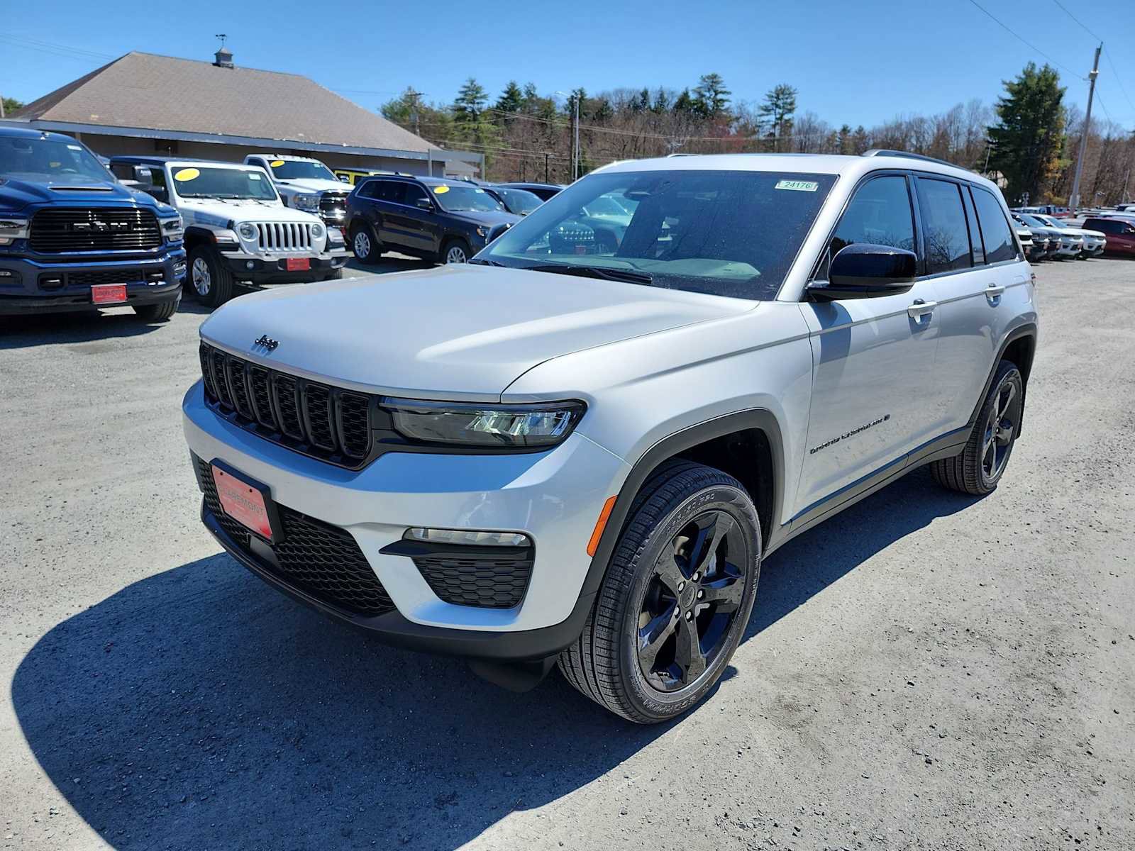 New 2024 Jeep Grand Cherokee Limited w/ Black Appearance Package