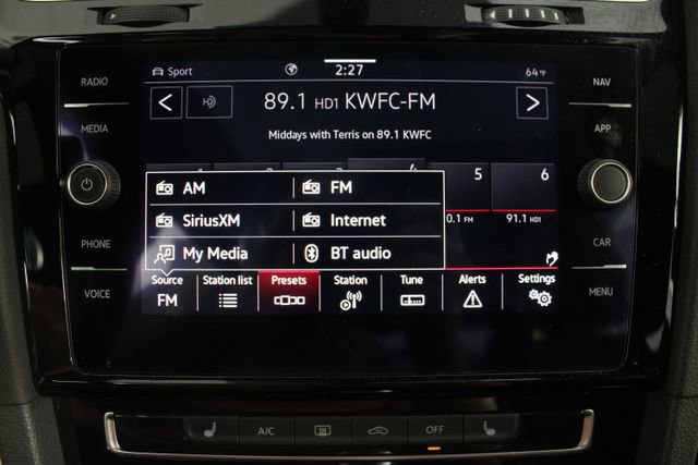 Used 2021 Volkswagen GTI SE image 5