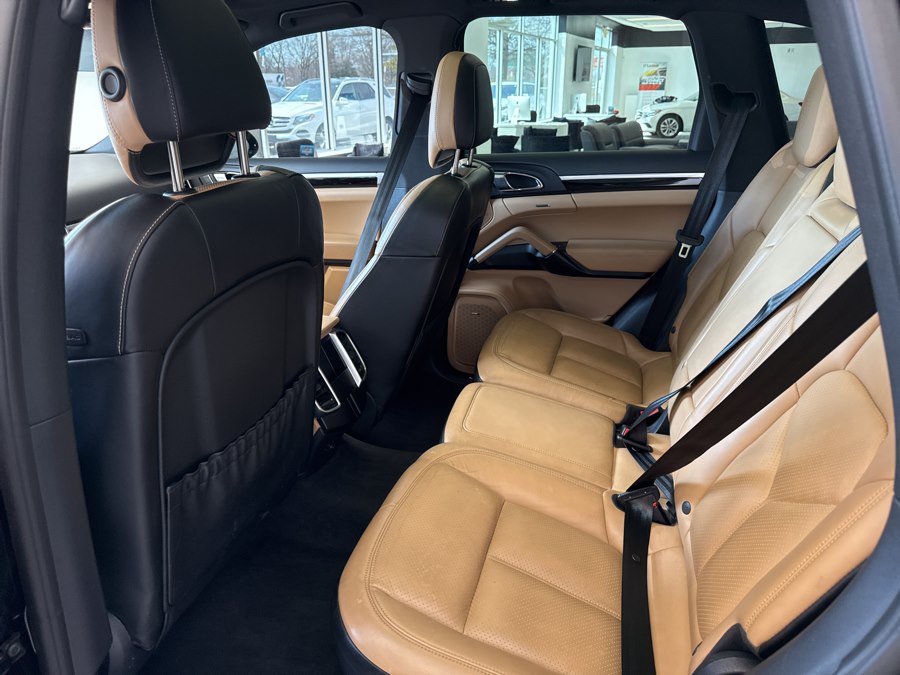 Used 2018 Porsche Cayenne Platinum Edition AWD/4WD image 8