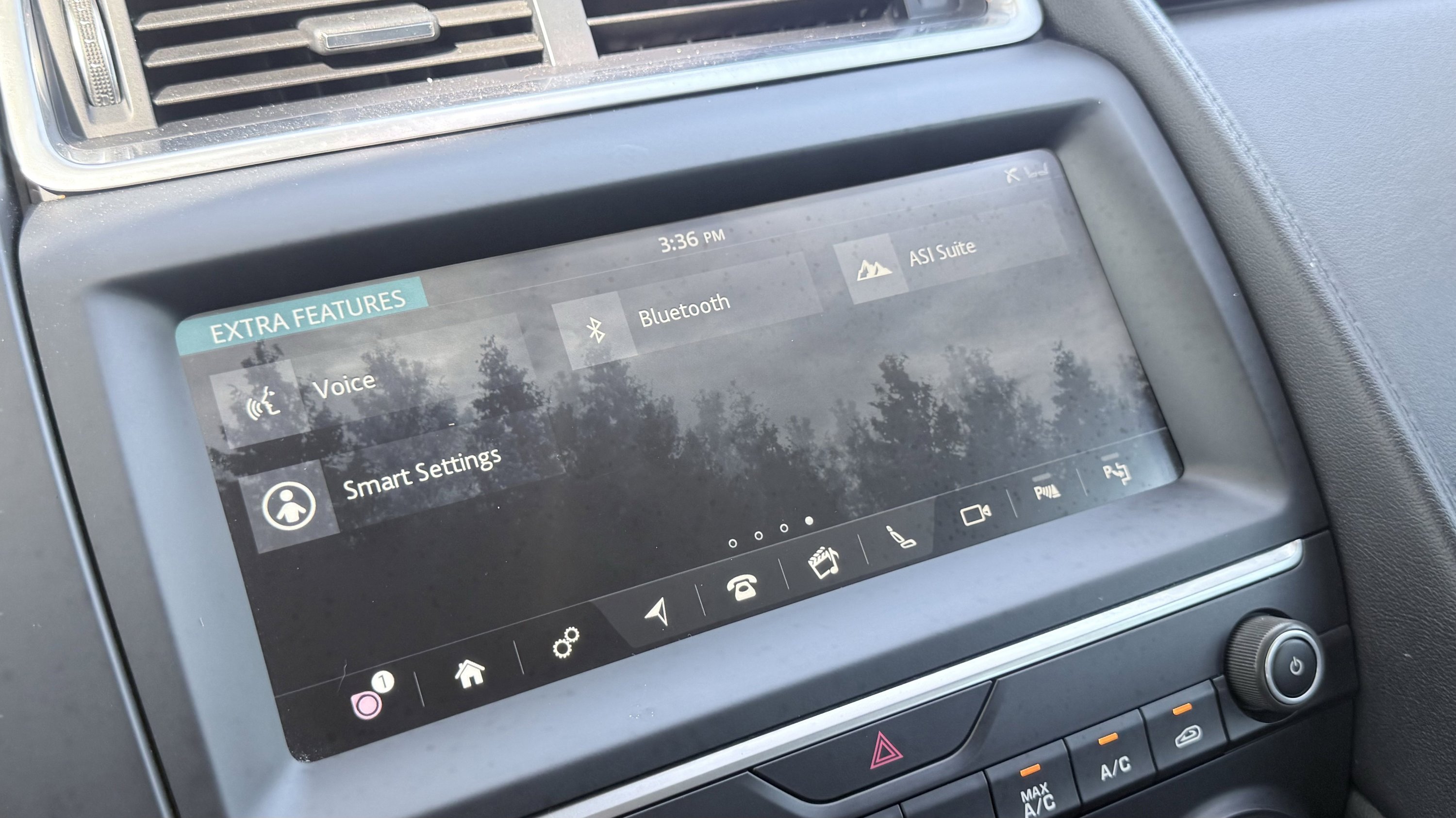 Used 2020 Jaguar E-PACE SE image 78