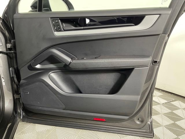 Used 2025 Porsche Cayenne E-Hybrid Coupe image 29