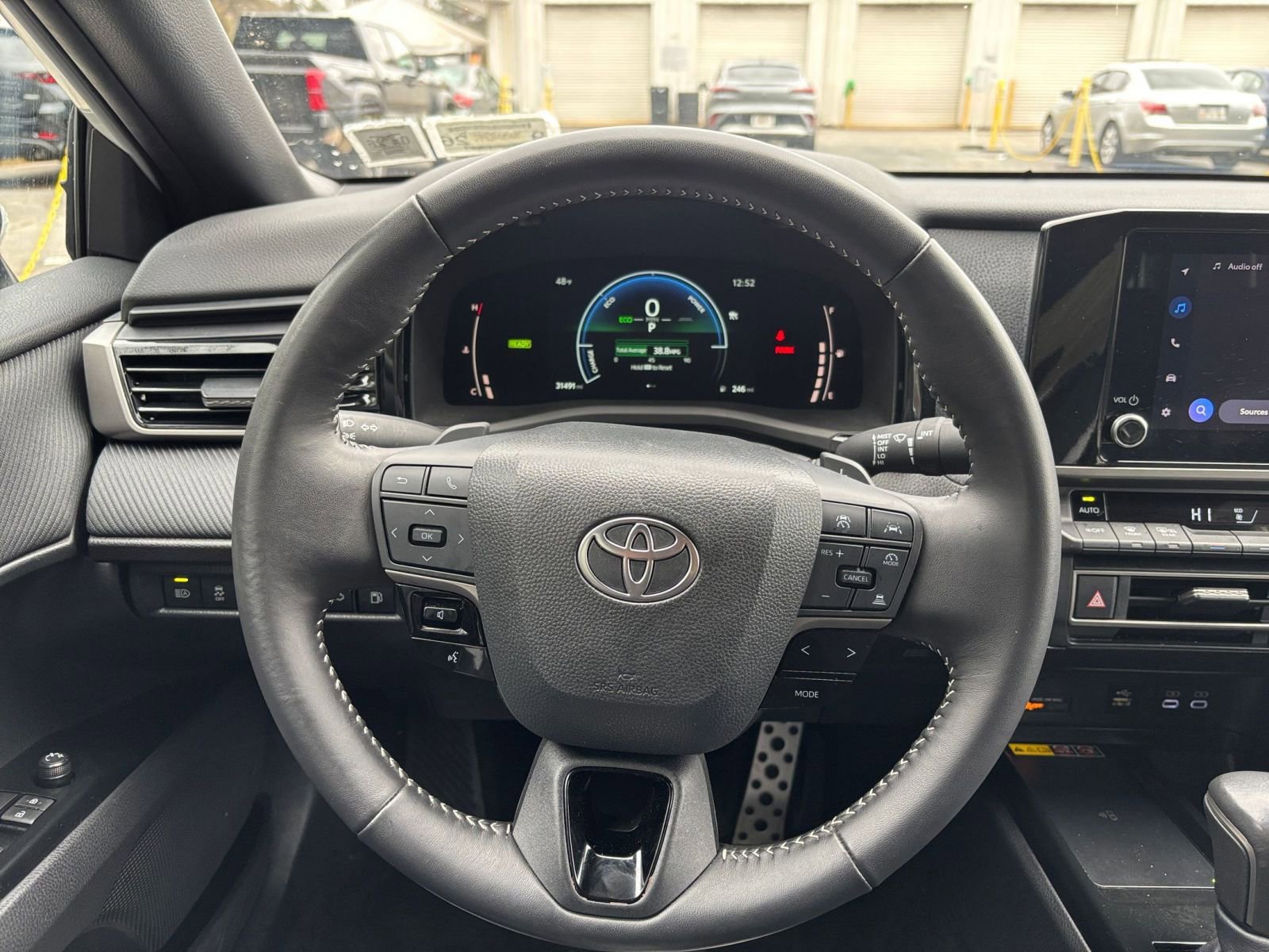 Used 2025 Toyota Camry SE image 28