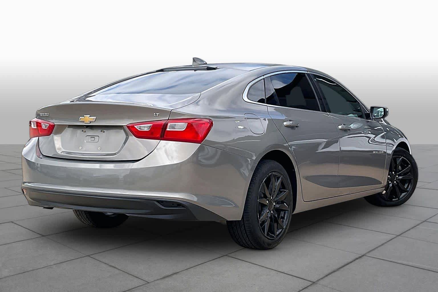 Used 2017 Chevrolet Malibu LT FWD image 14