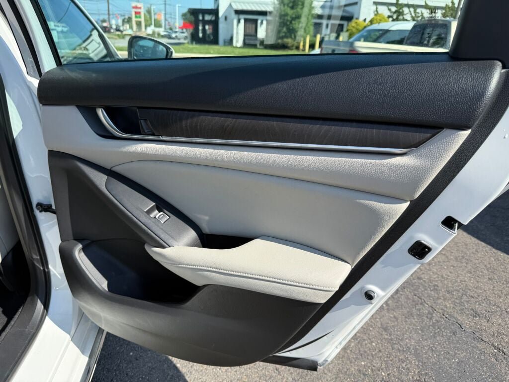 Used 2018 Honda Accord EX-L image 25