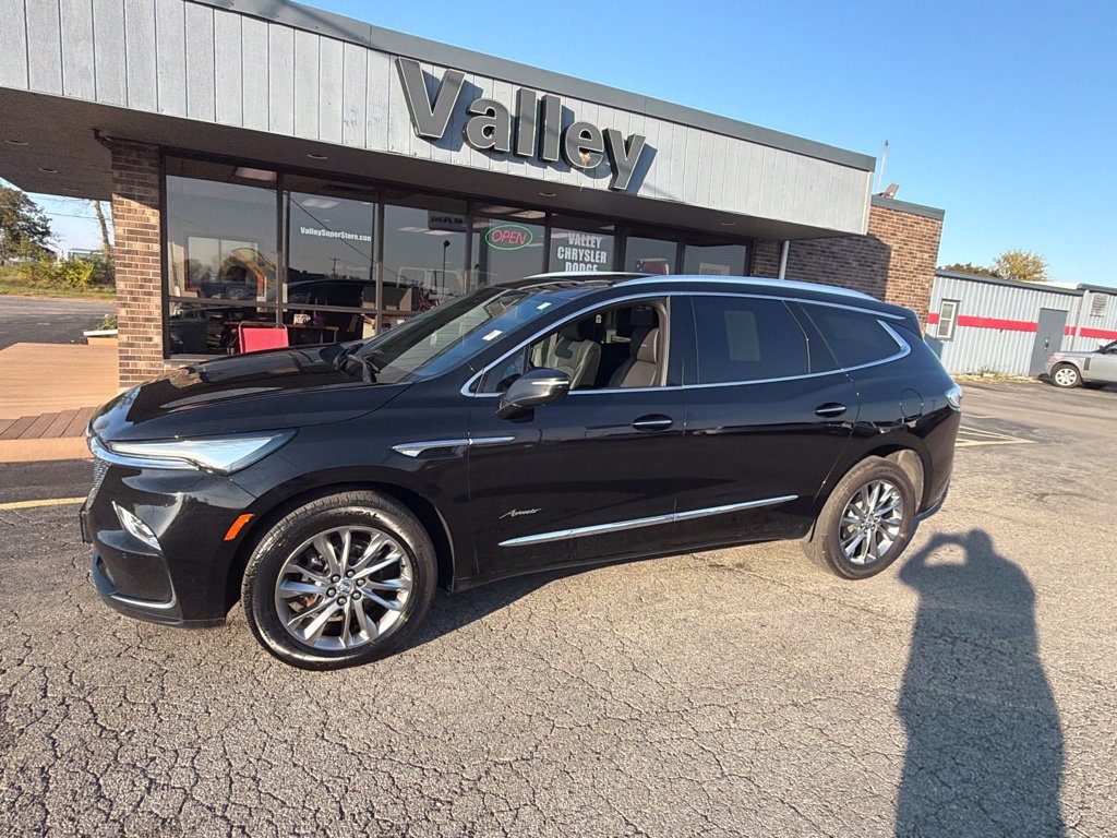 Used 2023 Buick Enclave Avenir w/ Avenir Technology Package AWD/4WD image 6