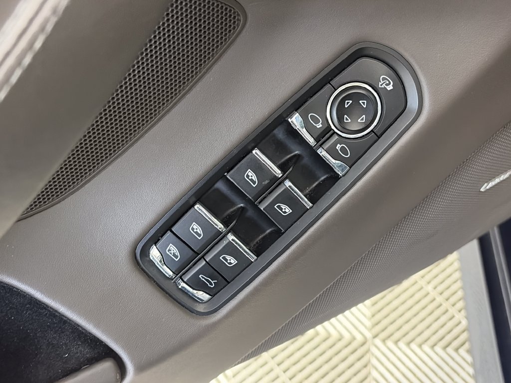 Used 2015 Porsche Panamera image 26