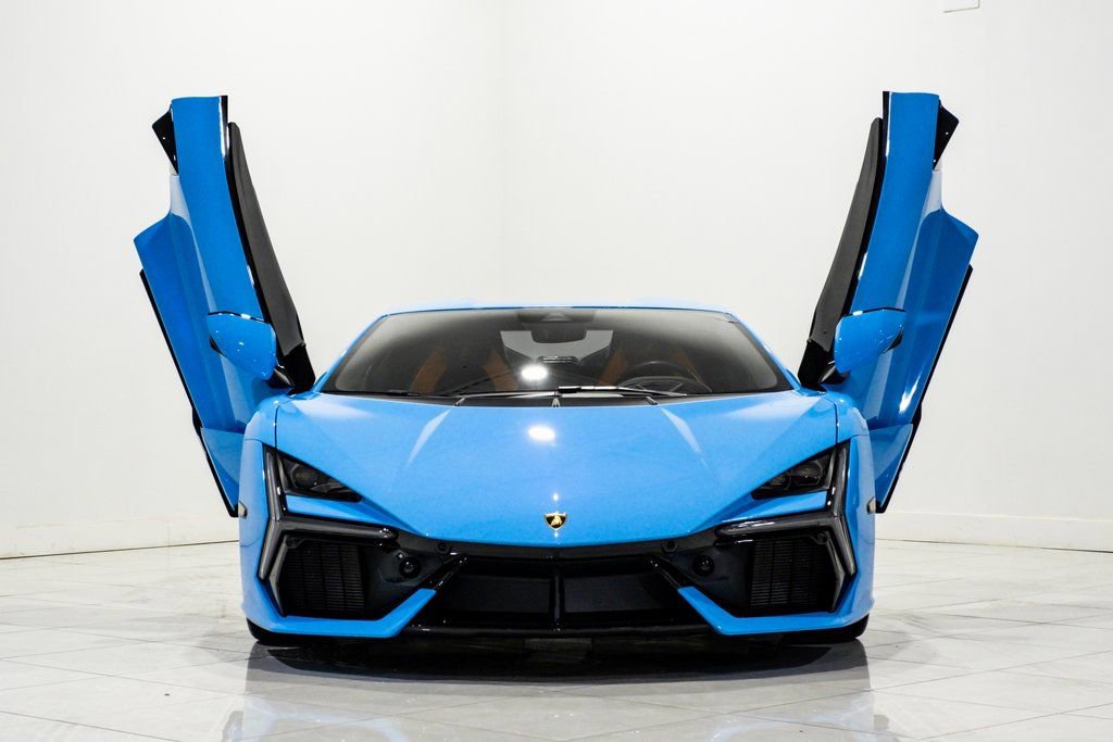 Used 2024 Lamborghini Revuelto image 4