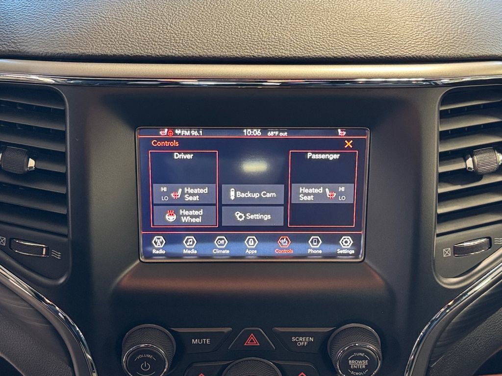 Used 2019 Jeep Grand Cherokee Laredo AWD/4WD image 30