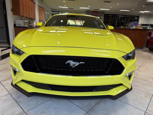 Used 2021 Ford Mustang GT RWD image 2