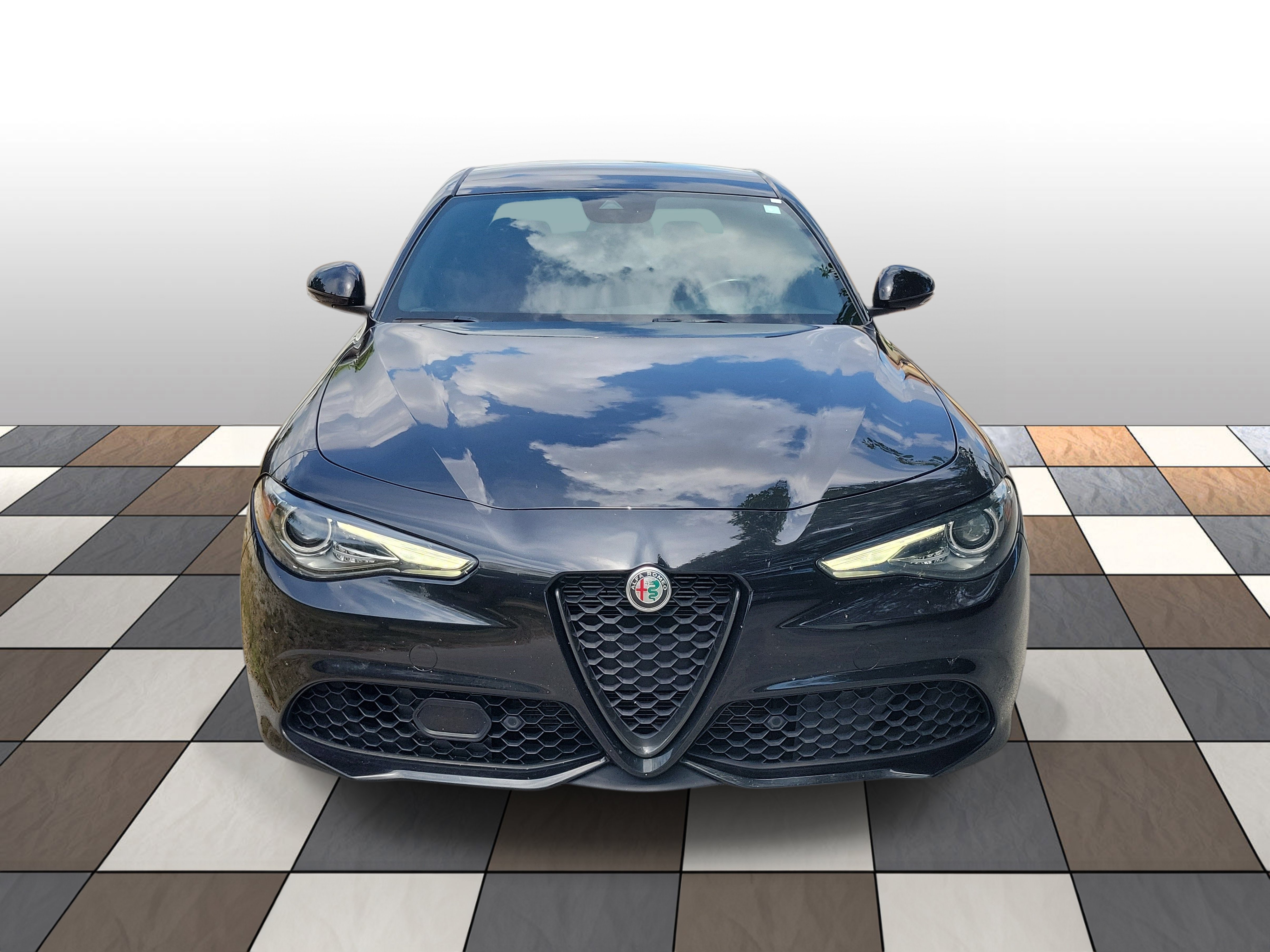 Used 2023 Alfa Romeo Giulia Veloce RWD image 2