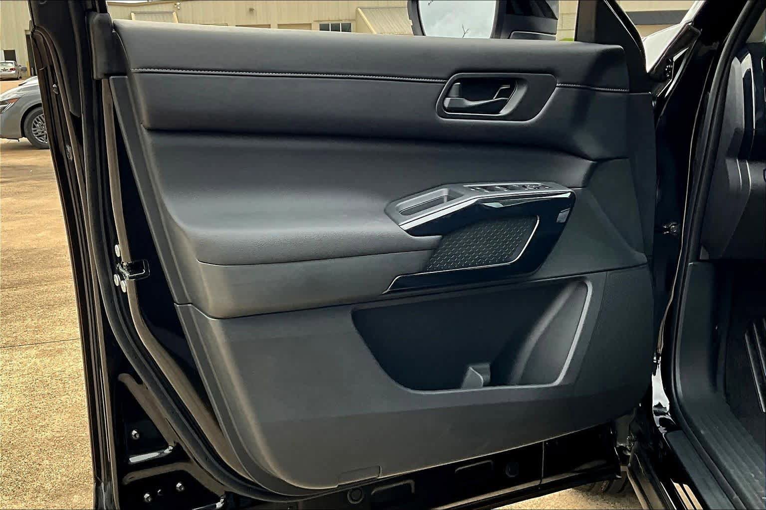 New 2026 Nissan Pathfinder SV w/ SV Premium Package FWD image 16