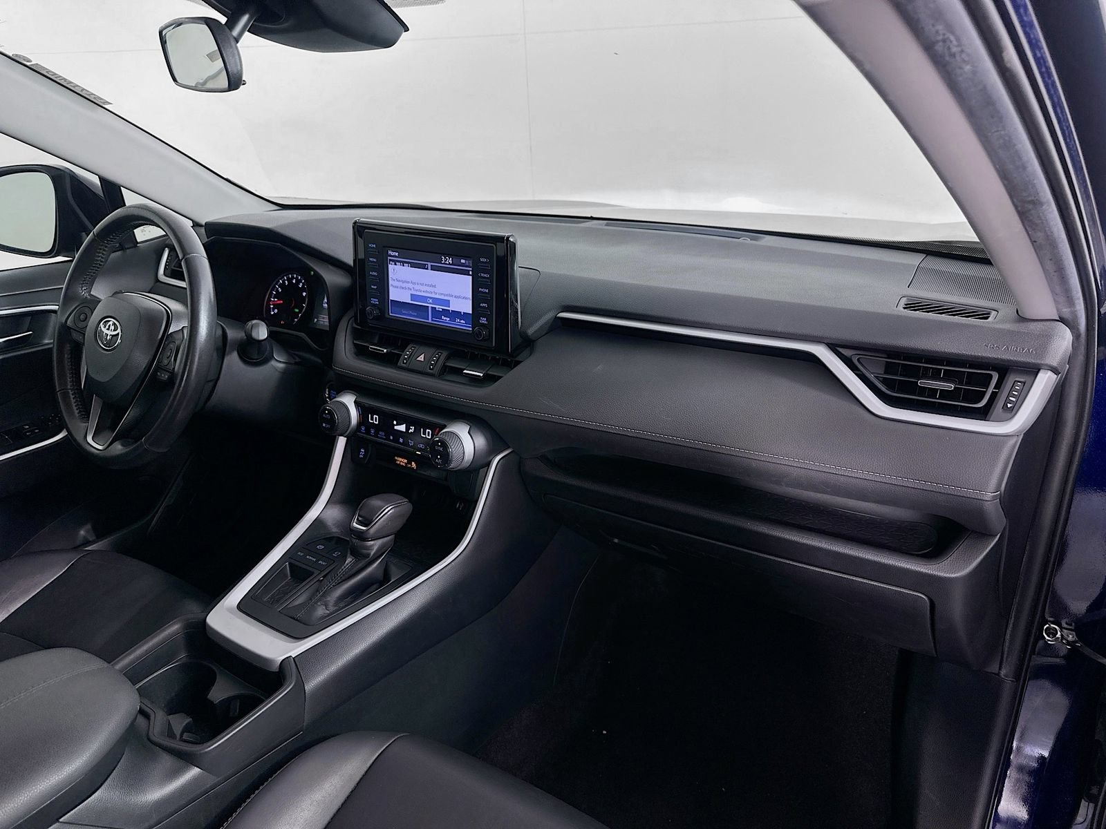 Used 2019 Toyota RAV4 XLE Premium FWD image 27