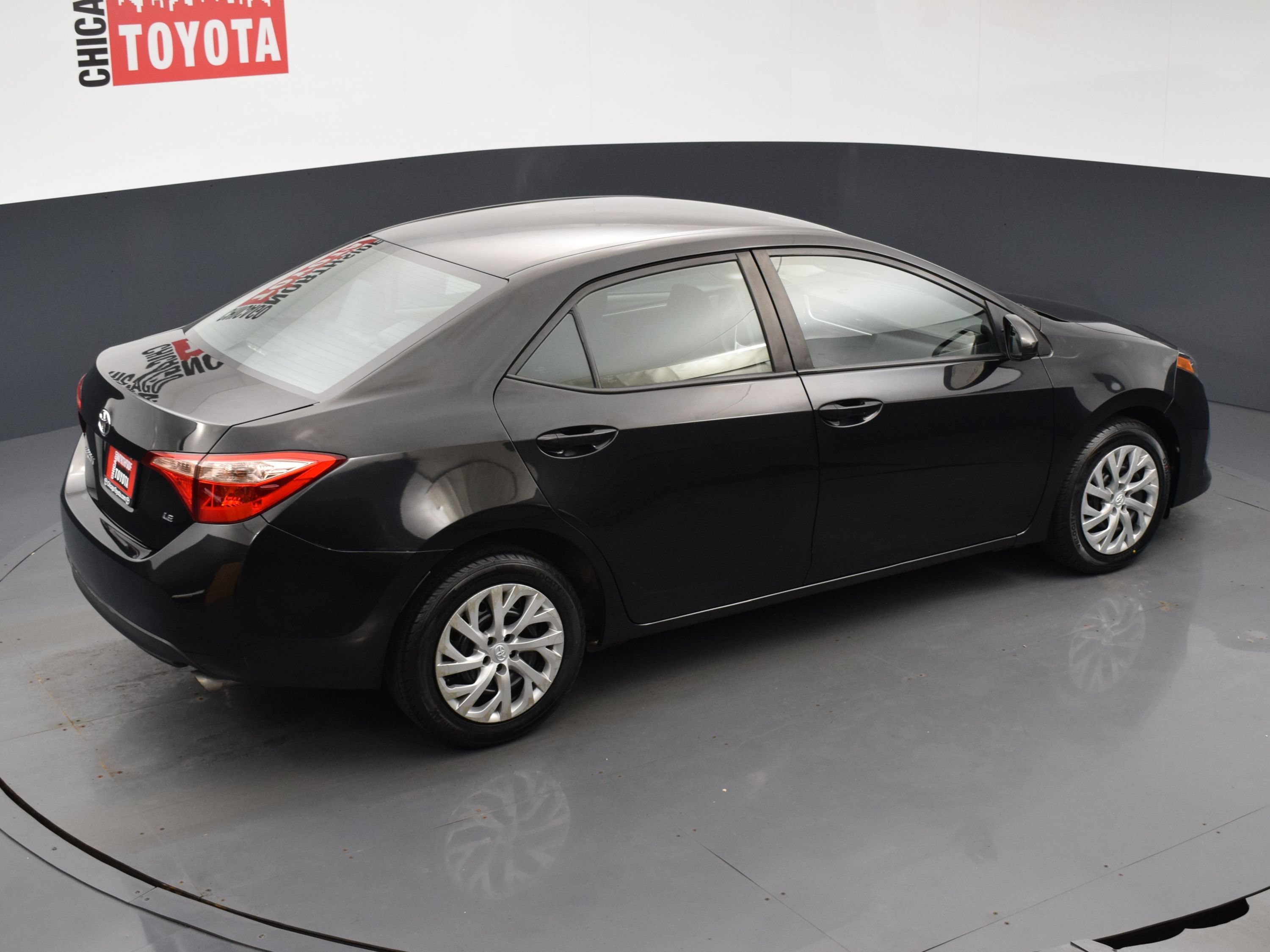 Used 2018 Toyota Corolla LE FWD image 19