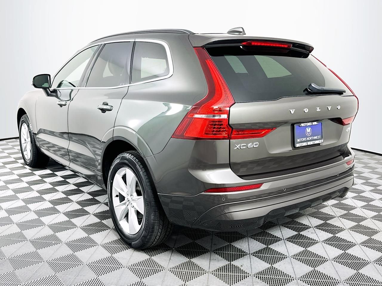 Used 2022 Volvo XC60 B5 Momentum AWD/4WD image 9