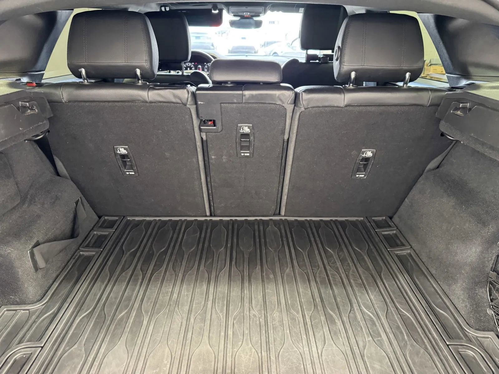 Used 2020 Land Rover Range Rover Evoque SE image 9