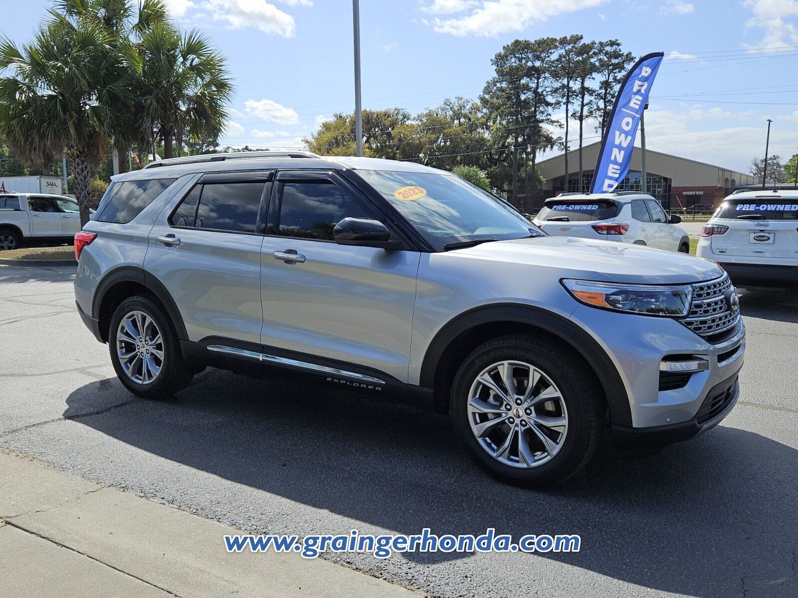 Used 2023 Ford Explorer Limited image 7