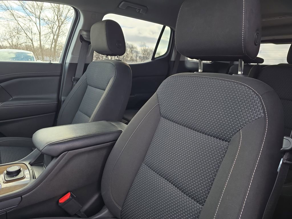 Used 2023 GMC Acadia SLE image 10