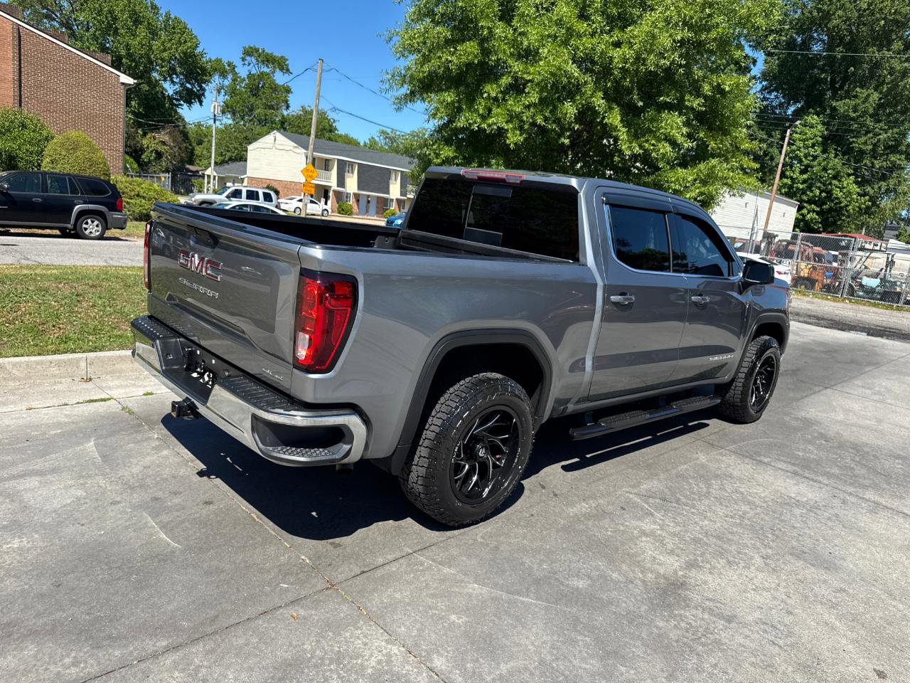 Used 2020 GMC Sierra 1500 SLE w/ SLE Value Package RWD image 4