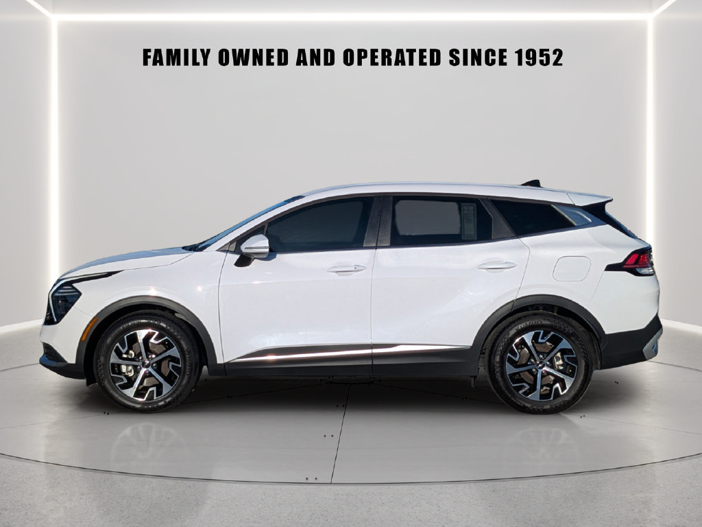 Used 2025 Kia Sportage EX FWD image 3