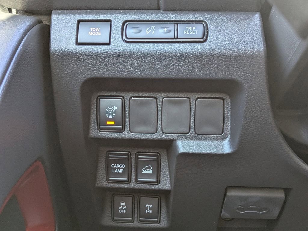 Used 2025 Nissan Frontier PRO-4X AWD/4WD image 25