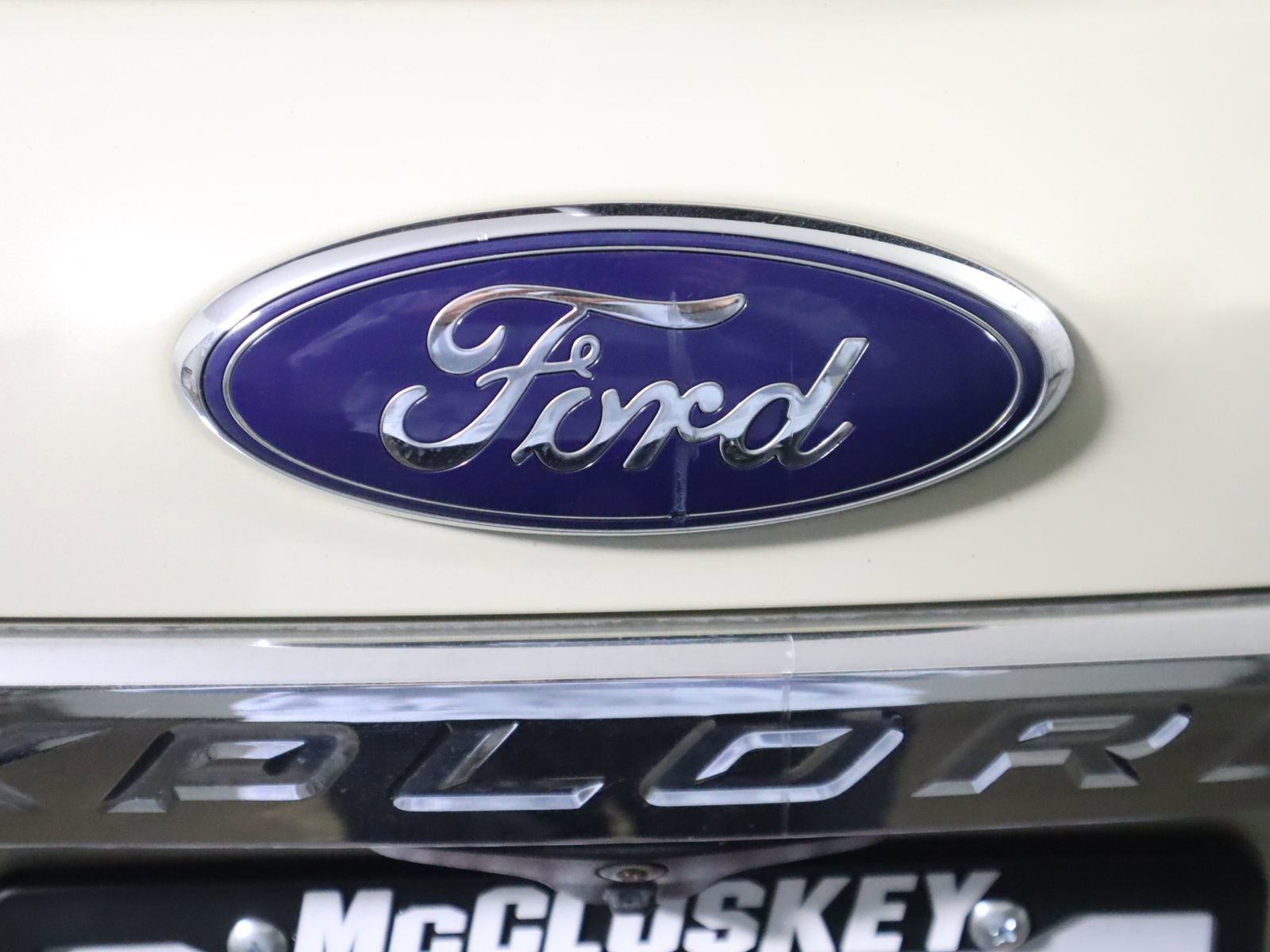 Used 2018 Ford Explorer XLT FWD image 8