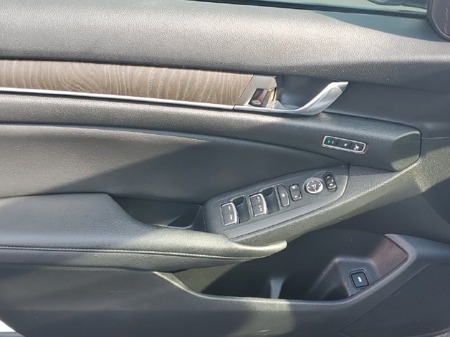 Used 2020 Honda Accord Touring image 14
