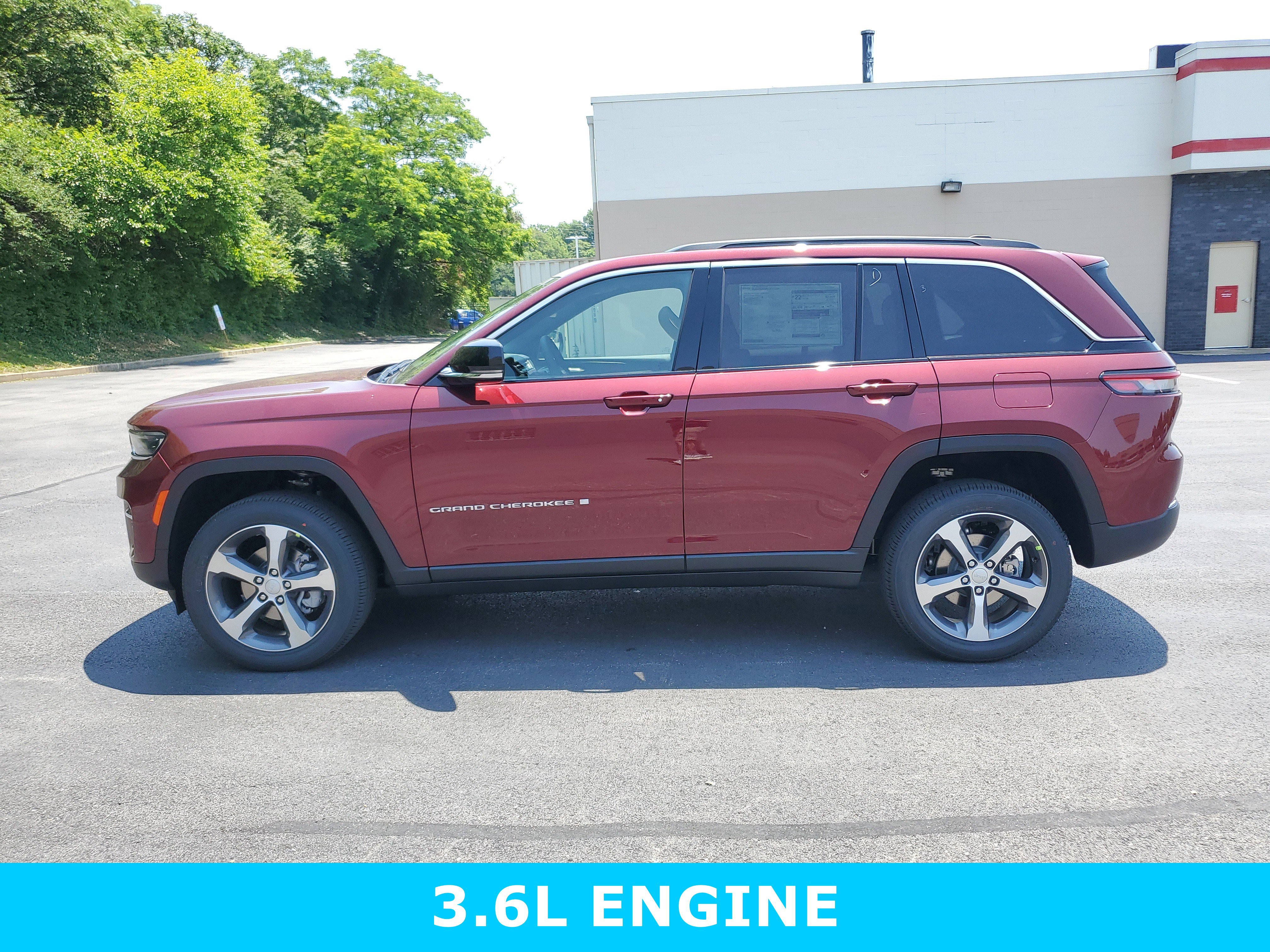 New 2025 Jeep Grand Cherokee Limited image 8