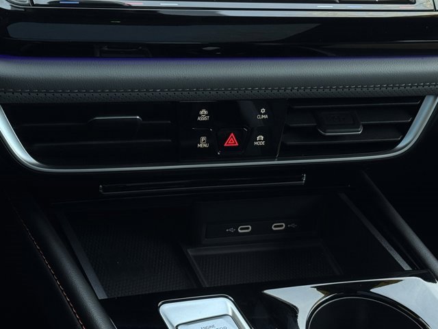 Used 2024 Volkswagen Atlas Peak Edition SE image 28