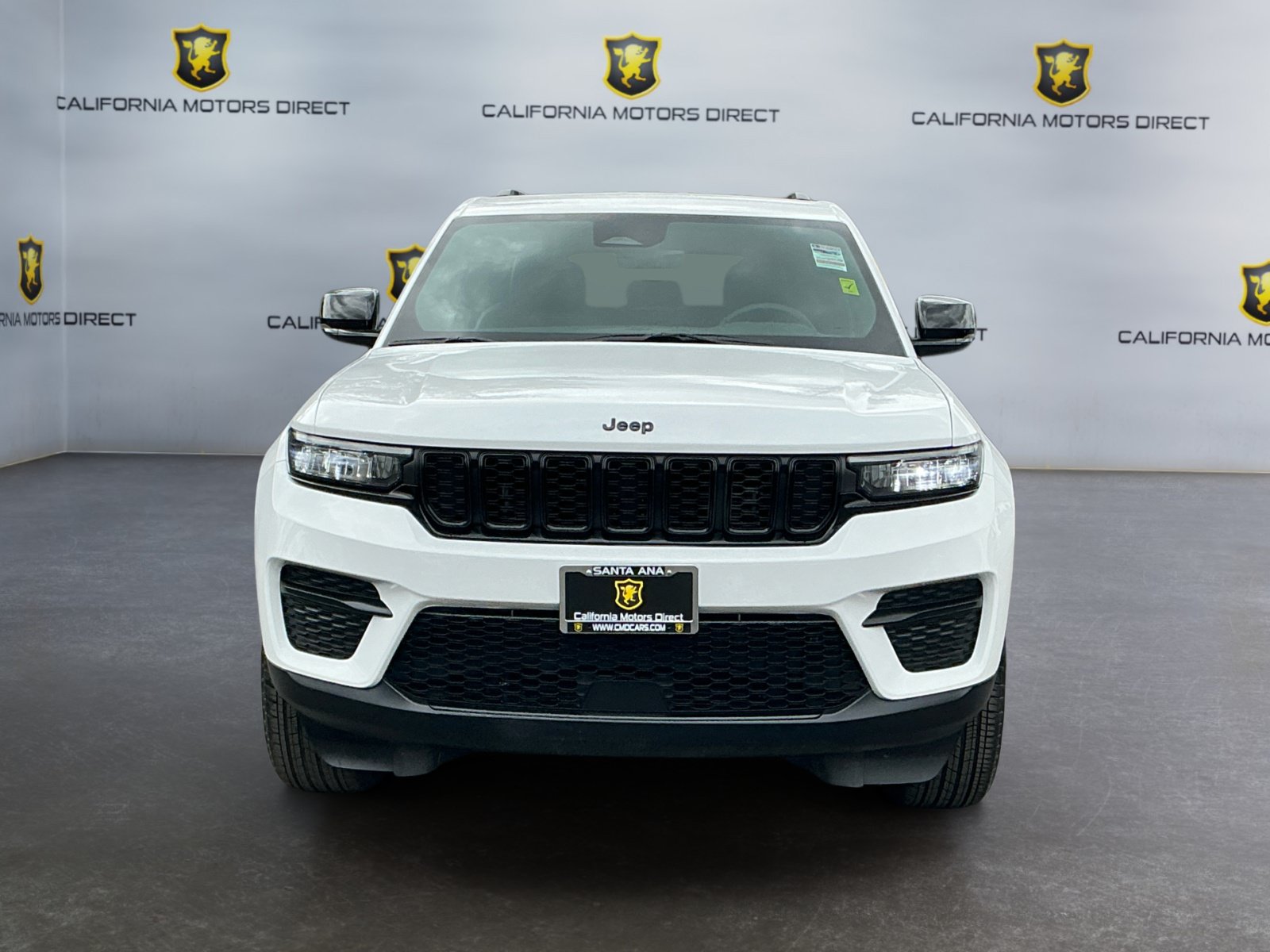 Used 2025 Jeep Grand Cherokee Altitude RWD image 2