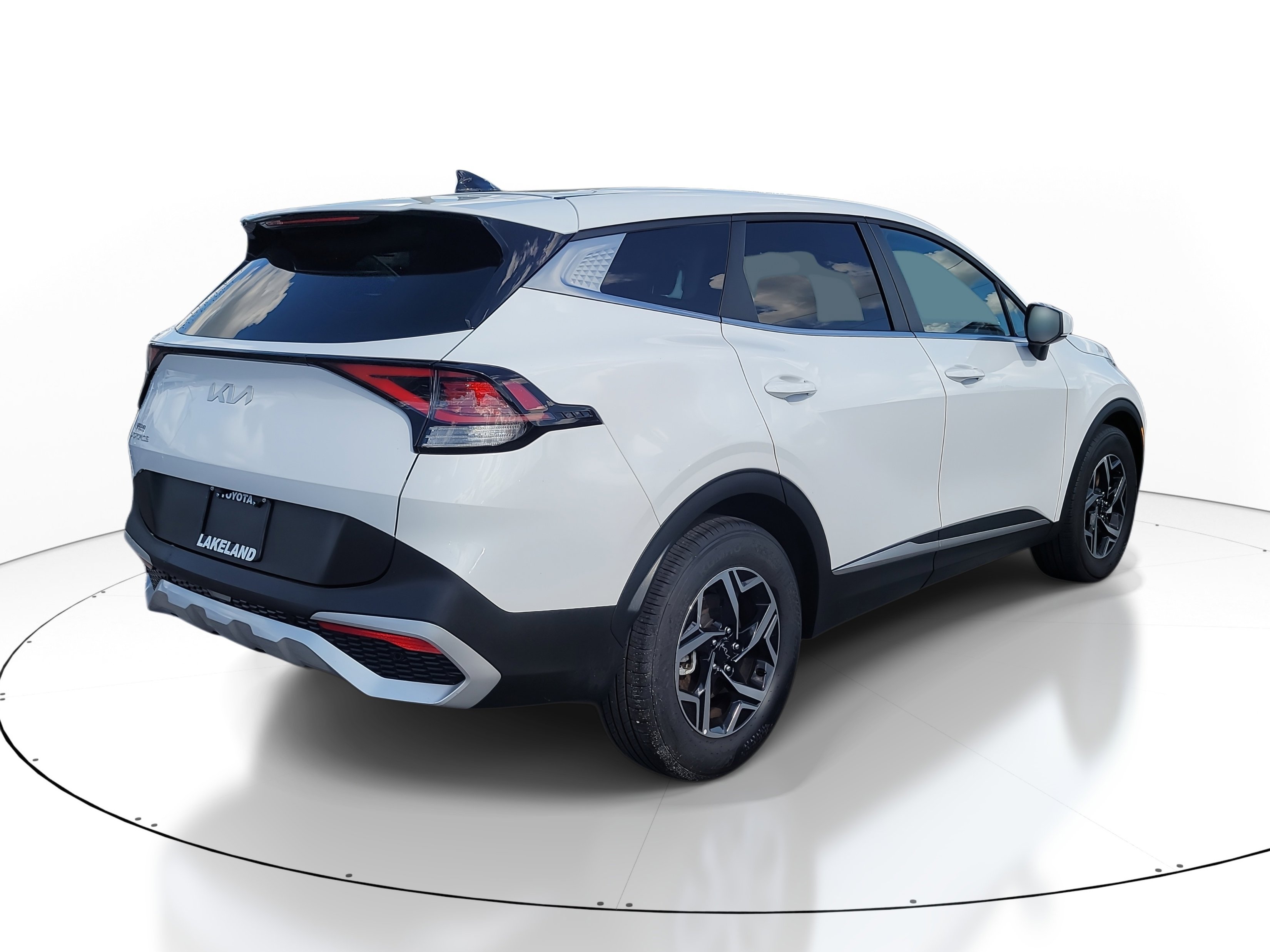 Used 2025 Kia Sportage LX image 7