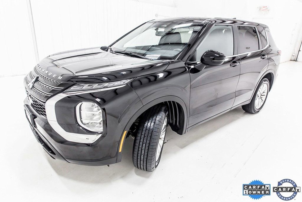 Used 2024 Mitsubishi Outlander ES image 2