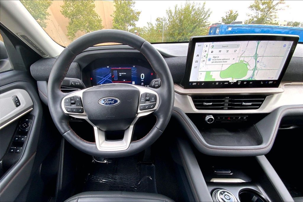 Used 2025 Ford Explorer Active w/ Active Comfort Package AWD/4WD image 5