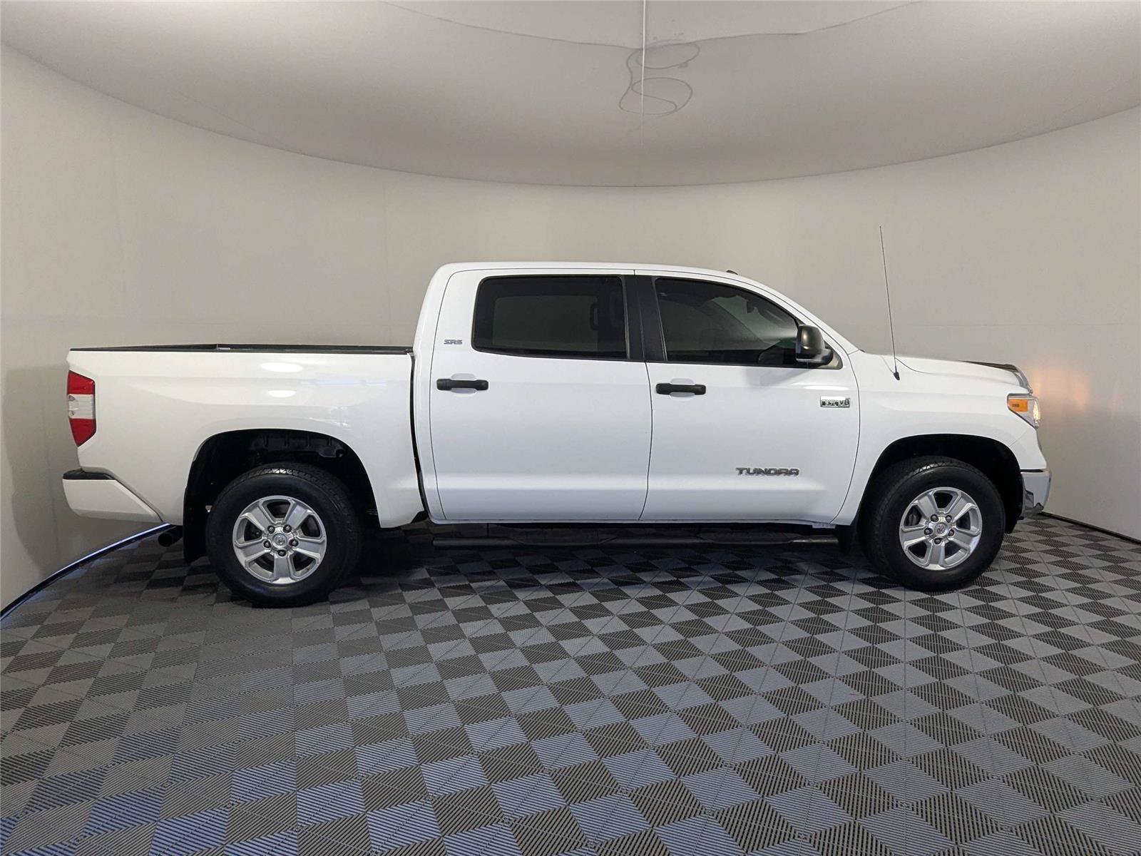 Used 2017 Toyota Tundra SR5 w/ SR5 Upgrade Package AWD/4WD image 5