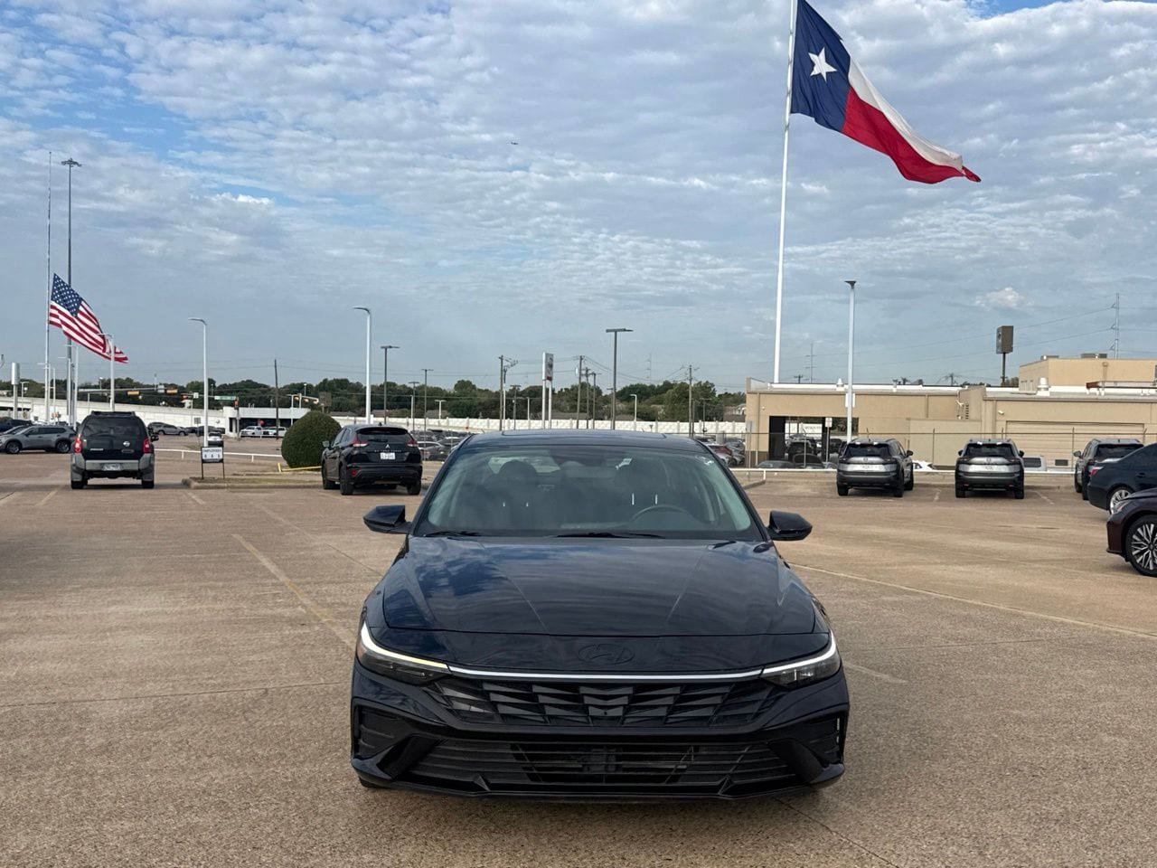 Used 2025 Hyundai Elantra SEL FWD image 5