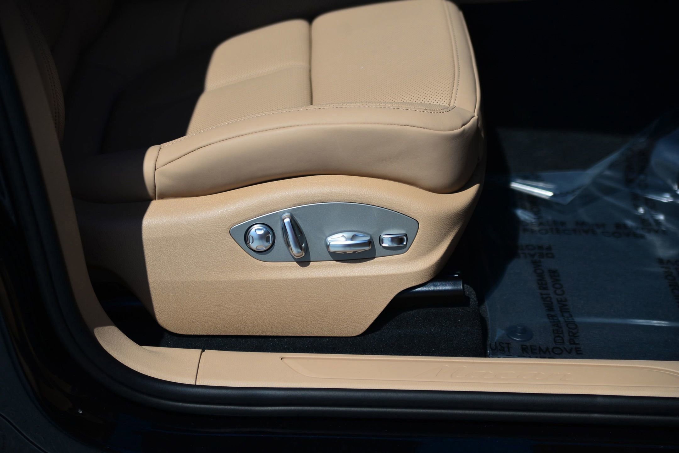 Used 2025 Porsche Macan image 14