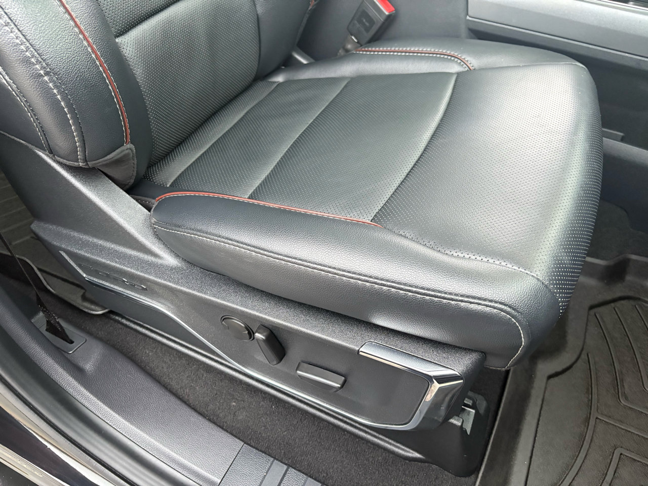 Used 2024 Ford F350 Lariat w/ Lariat Ultimate Package image 49