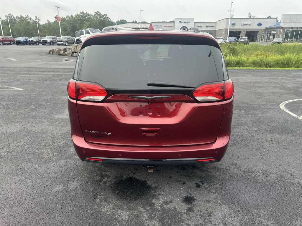 Used 2020 Chrysler Pacifica Touring-L Plus w/ Advanced Safetytec Group FWD image 7