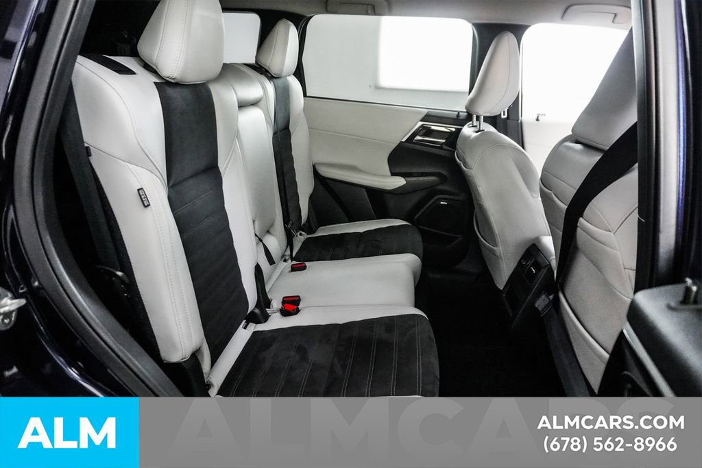 Used 2025 Mitsubishi Outlander SE image 21