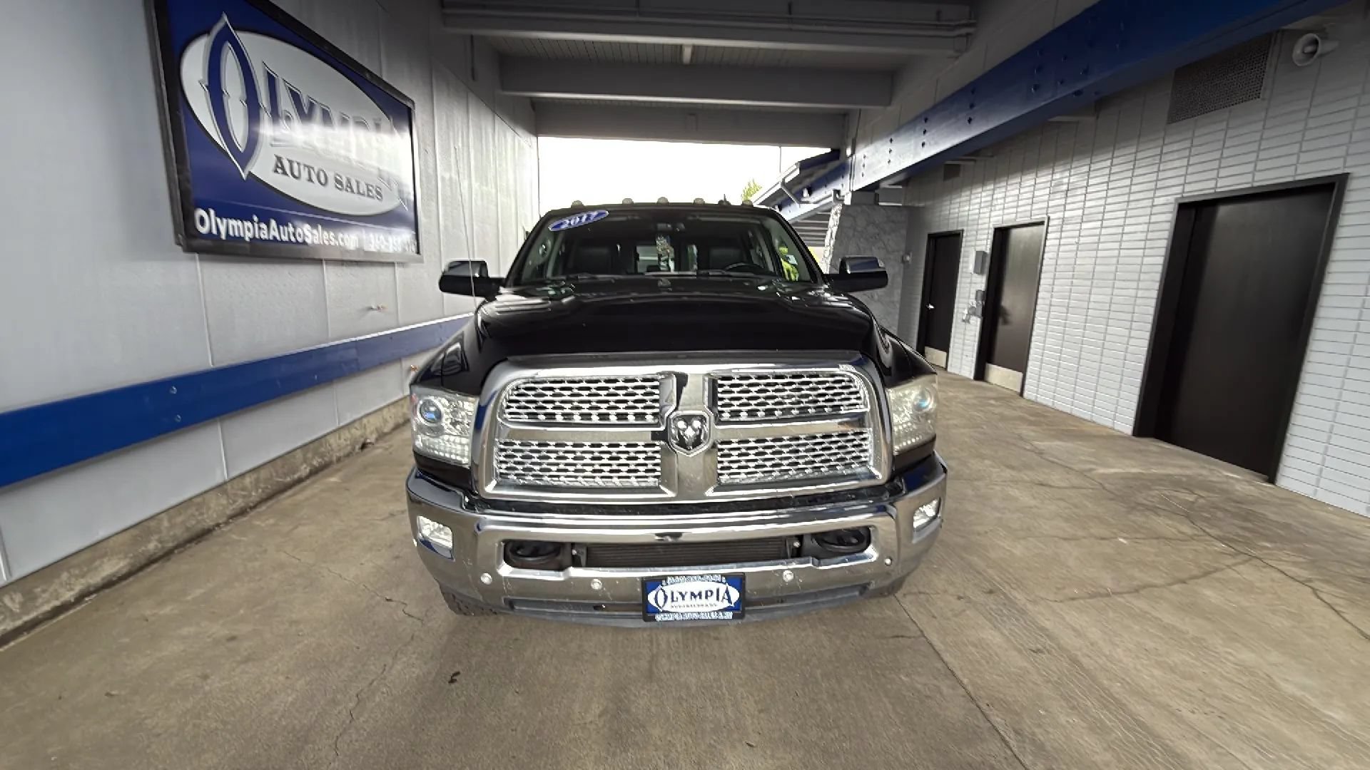 Used 2017 RAM 3500 Laramie w/ Snow Chief Group AWD/4WD image 4