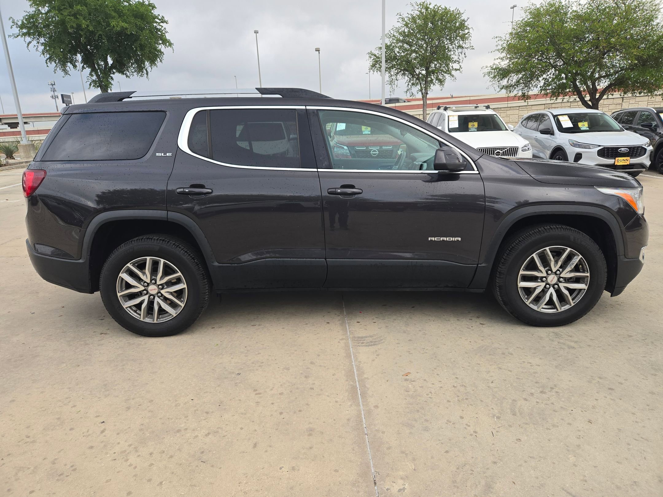 Used 2017 GMC Acadia SLE w/ Driver Alert Package I image 2
