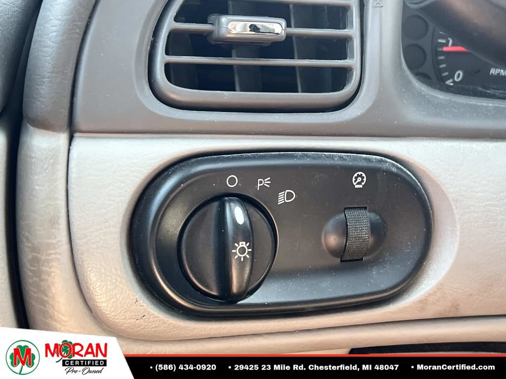 Used 2005 Ford Taurus SE FWD image 25