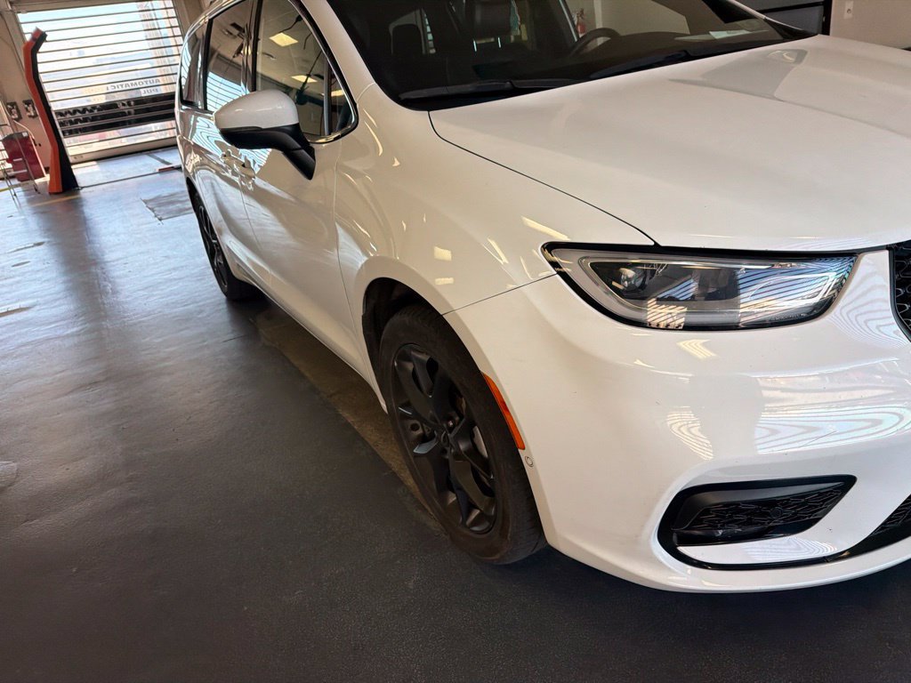 Used 2023 Chrysler Pacifica Touring-L w/ S Appearance Package