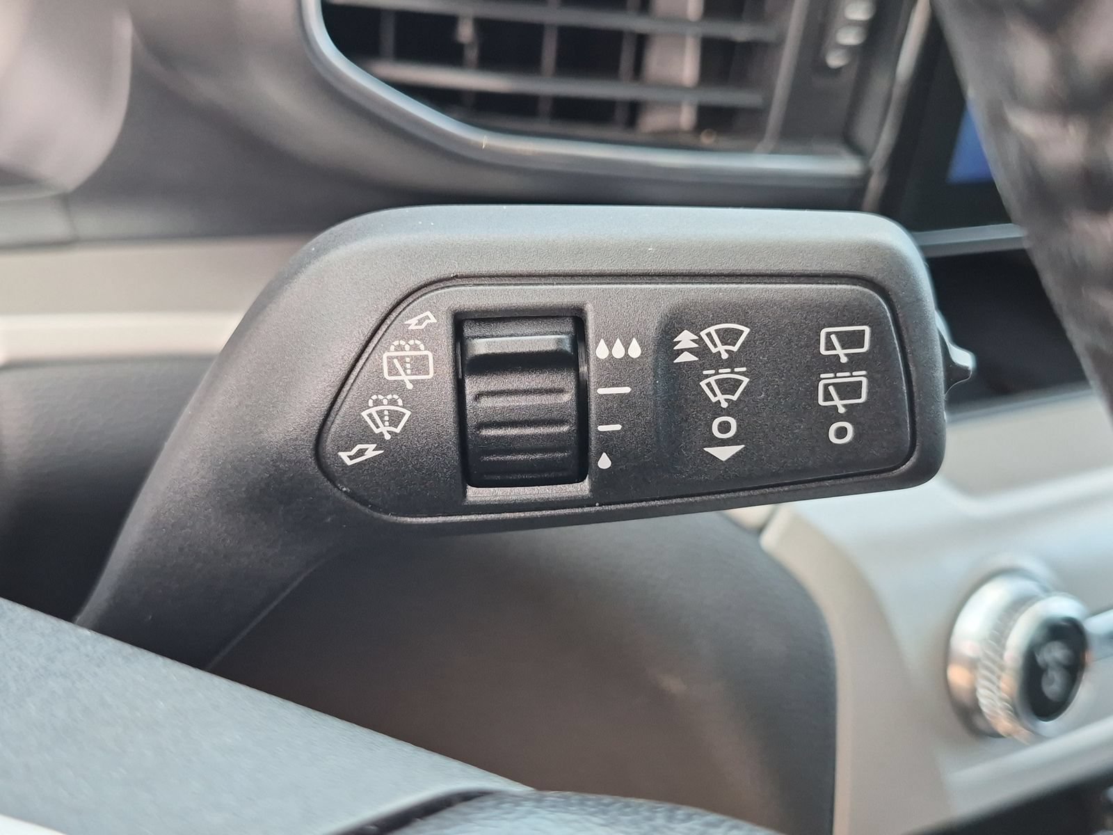 Used 2023 Ford Explorer XLT w/ Equipment Group 202A AWD/4WD image 26