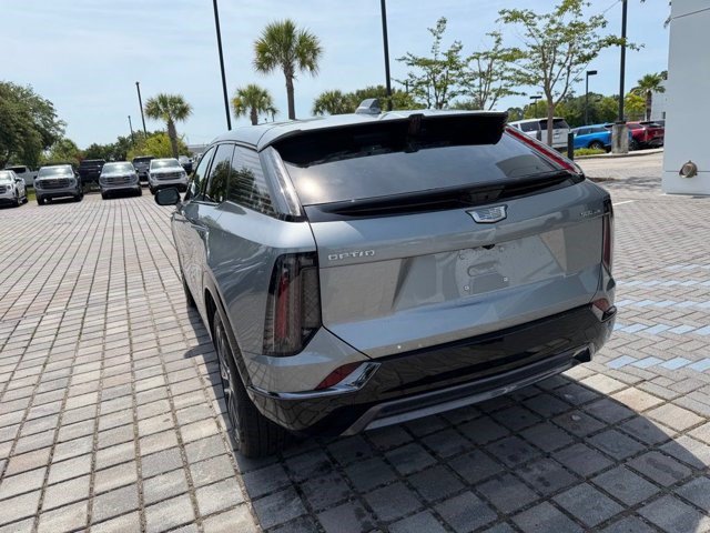Certified 2025 Cadillac Optiq Sport 2 w/ LPO, Floor Liner Package AWD/4WD image 8
