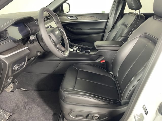 New 2026 Jeep Grand Cherokee Limited w/ Luxury Tech Group II AWD/4WD image 2