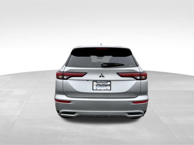 Used 2022 Mitsubishi Outlander SE image 12