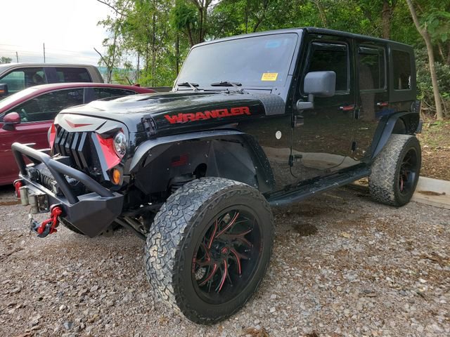 Used 2010 Jeep Wrangler Unlimited Sahara AWD/4WD image 3