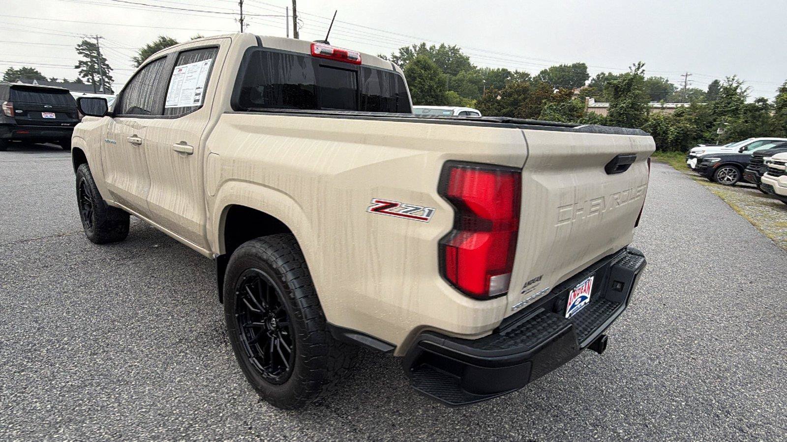 Used 2023 Chevrolet Colorado Z71 w/ Advanced Trailering Package AWD/4WD image 11