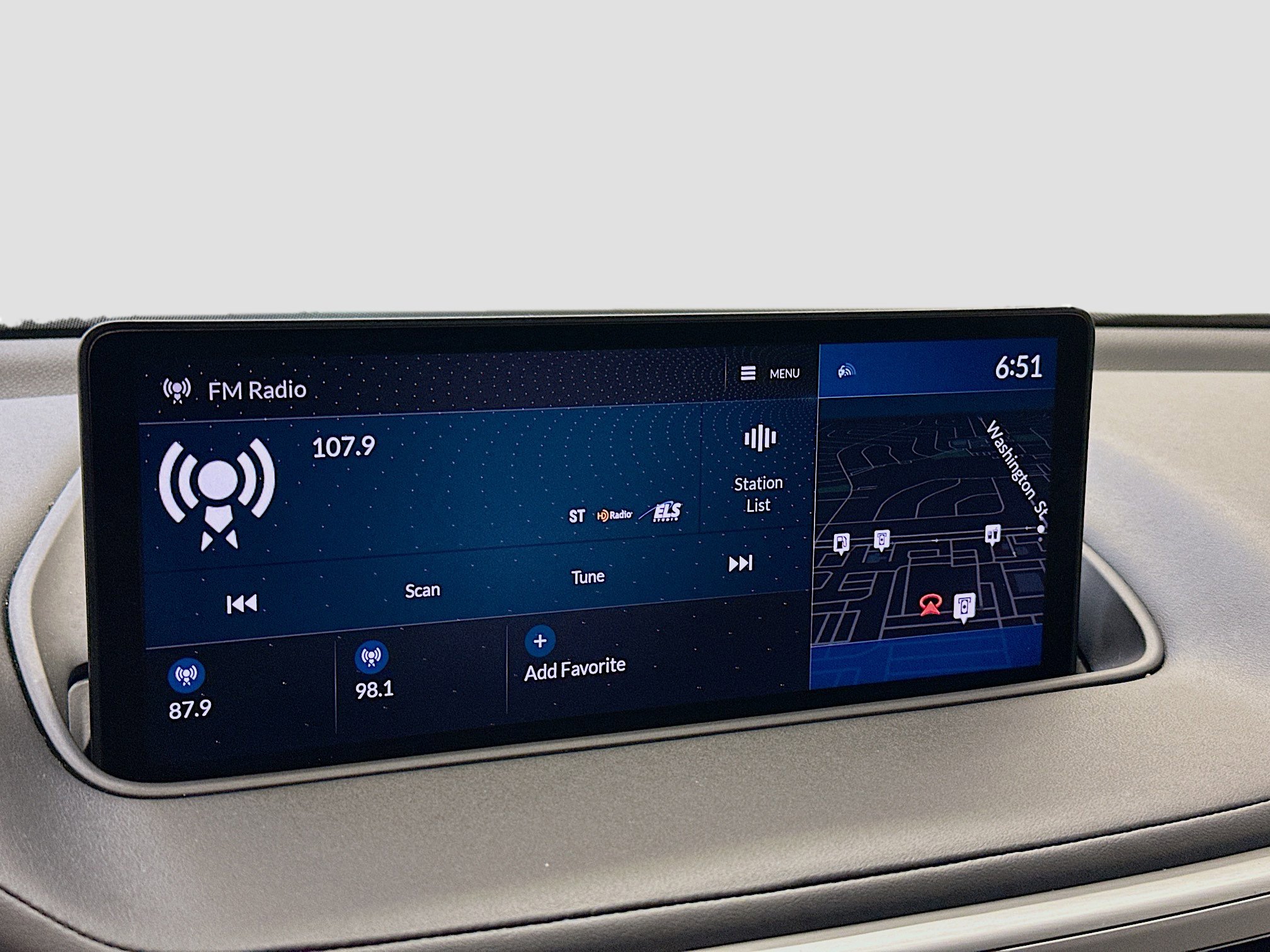 Used 2023 Acura MDX SH-AWD w/ Technology Package image 21